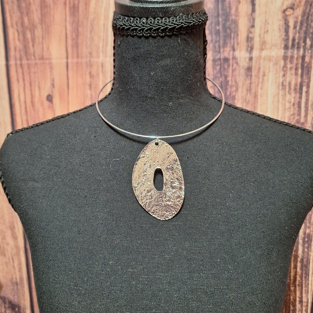 Textured Silver Oval Pendant Necklace NWT!
